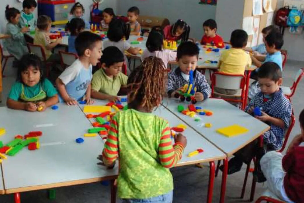Más de 240 niños españoles sin plaza en guarderías de Villaverde por adjudicación mayoritaria a familias con nombres extranjeros Más de 240 niños españoles sin plaza en guarderías de Villaverde por adjudicación mayoritaria a familias con nombres extranjeros