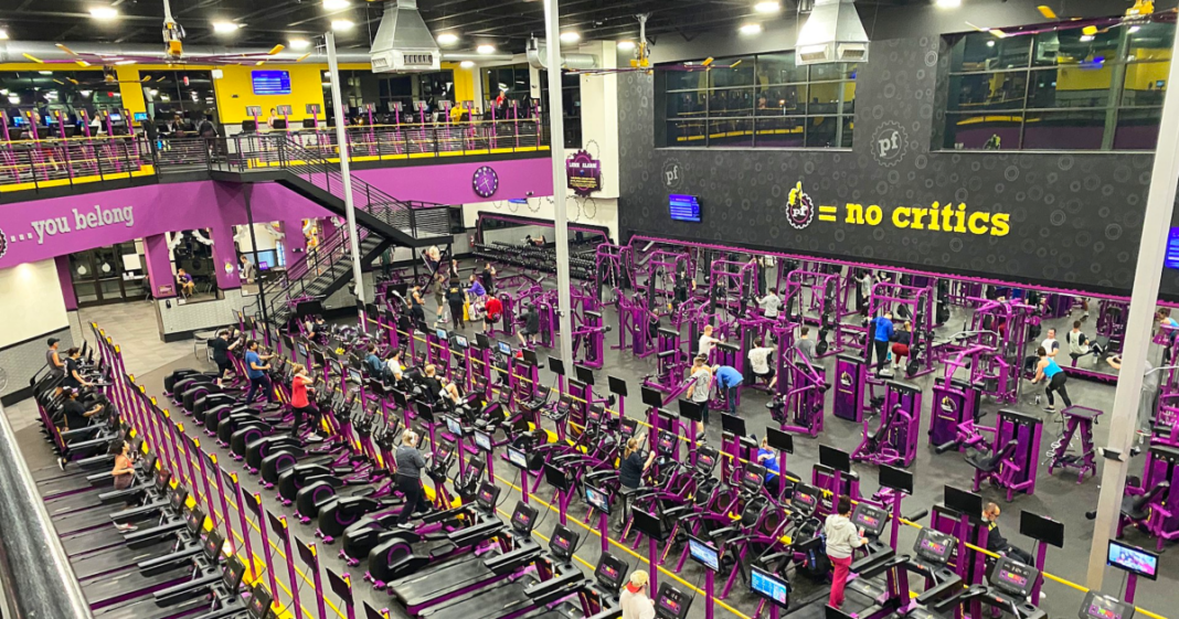 Mujer afirma que Planet Fitness en New Hampshire canceló su membresía tras alertar sobre hombre en vestuario femenino Mujer afirma que Planet Fitness en New Hampshire canceló su membresía tras alertar sobre hombre en vestuario femenino