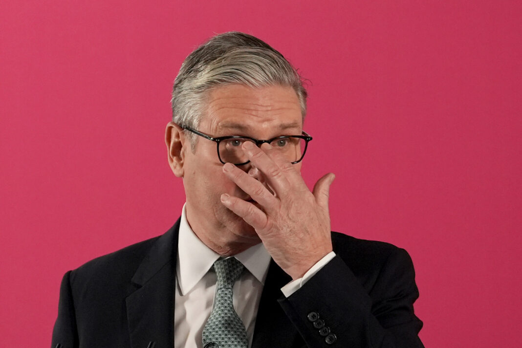 Keir Starmer, al borde del abismo: más de 80 diputados laboristas amenazan con un relevo tras el fiasco electoral Keir Starmer, al borde del abismo: más de 80 diputados laboristas amenazan con un relevo tras el fiasco electoral