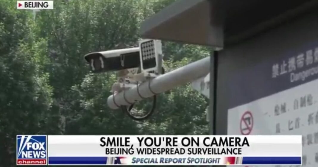 Equipo de Fox News detectado por el sistema de vigilancia masivo de China durante la visita de Trump Equipo de Fox News detectado por el sistema de vigilancia masivo de China durante la visita de Trump
