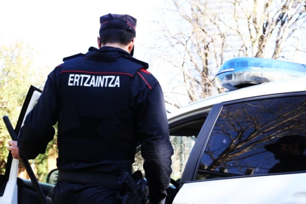 Detenido en Vitoria un inmigrante magrebí con antecedentes por robo a anciana Detenido en Vitoria un inmigrante magrebí con antecedentes por robo a anciana