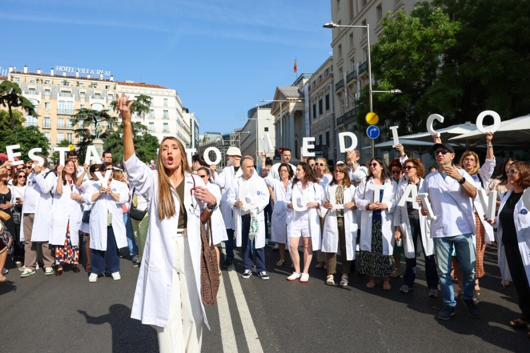 Más de 175.000 médicos llamados a secundar paros contra el modelo laboral del Ministerio de Sanidad Más de 175.000 médicos llamados a secundar paros contra el modelo laboral del Ministerio de Sanidad