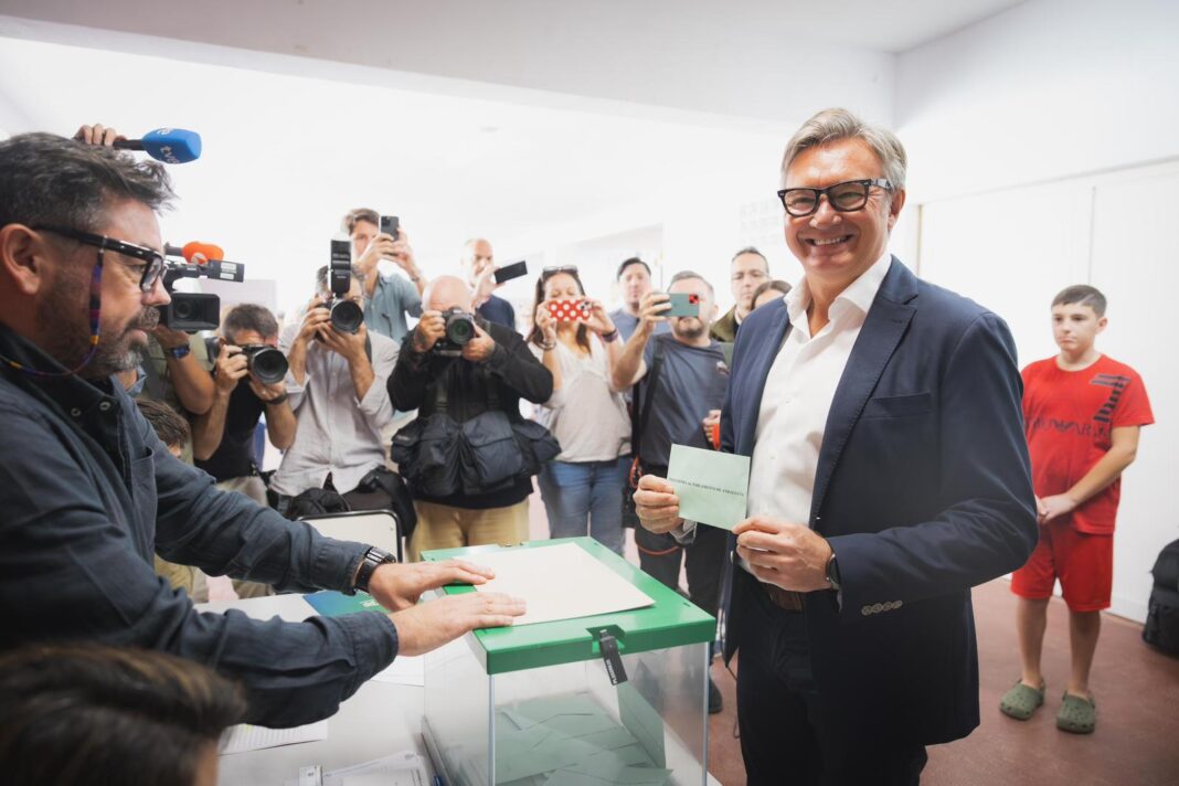 Manuel Gavira vota en Cádiz y llama al sentido común en Andalucía Manuel Gavira vota en Cádiz y llama al sentido común en Andalucía