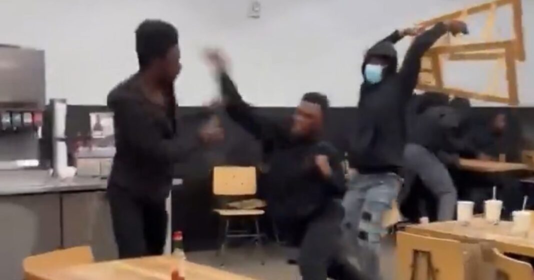Altercado violento en un restaurante Chipotle de Washington DC Altercado violento en un restaurante Chipotle de Washington DC