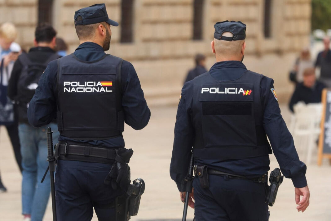 Desarticulan una organización que traficaba con inmigrantes cubanos y operaba en España y Serbia Desarticulan una organización que traficaba con inmigrantes cubanos y operaba en España y Serbia