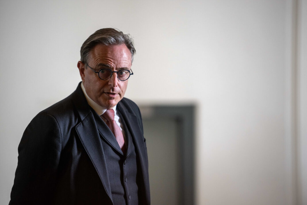 El primer ministro belga abre la puerta a revisar las leyes antirracismo para proteger la libertad de expresión El primer ministro belga abre la puerta a revisar las leyes antirracismo para proteger la libertad de expresión
