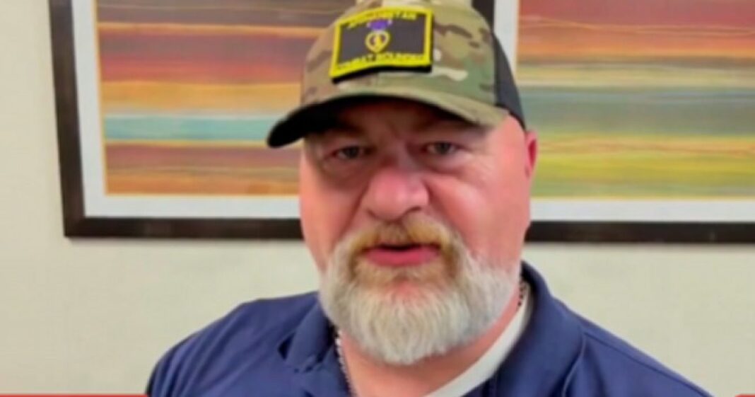 Veterano insultado por Graham Platner critica el apoyo de Warren y Sanders Veterano insultado por Graham Platner critica el apoyo de Warren y Sanders