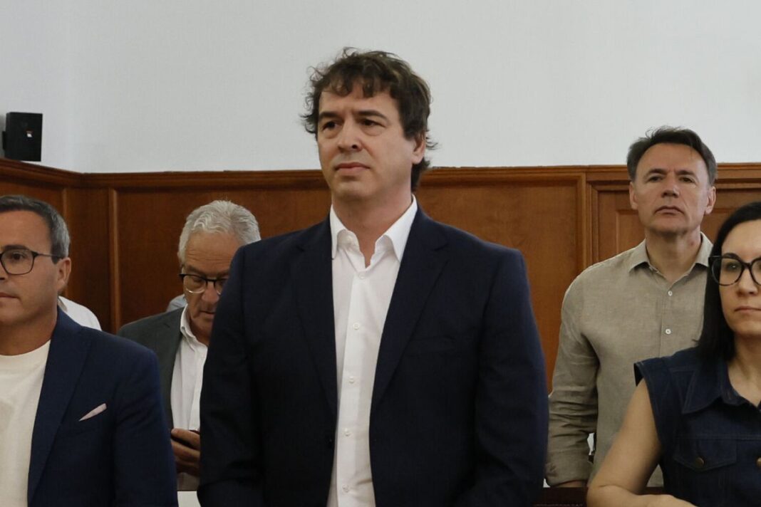 Más de la mitad de los testigos en el juicio al hermano de Sánchez son cargos y militantes del PSOE que se hicieron pasar por independientes Más de la mitad de los testigos en el juicio al hermano de Sánchez son cargos y militantes del PSOE que se hicieron pasar por independientes
