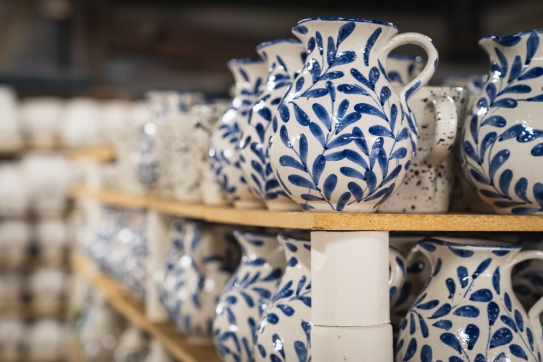 Bruselas amenaza al sector del azulejo español con una factura de CO2 de hasta 163 millones de euros Bruselas amenaza al sector del azulejo español con una factura de CO2 de hasta 163 millones de euros