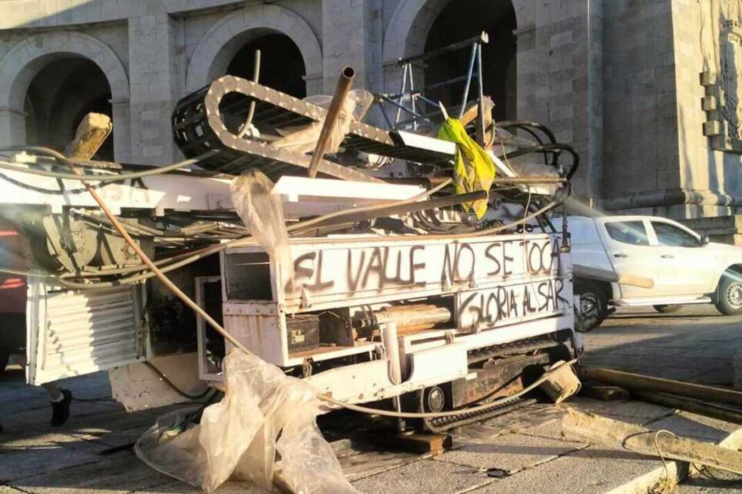 Máquinas para el desmantelamiento del Valle de los Caídos aparecen vandalizadas Máquinas para el desmantelamiento del Valle de los Caídos aparecen vandalizadas