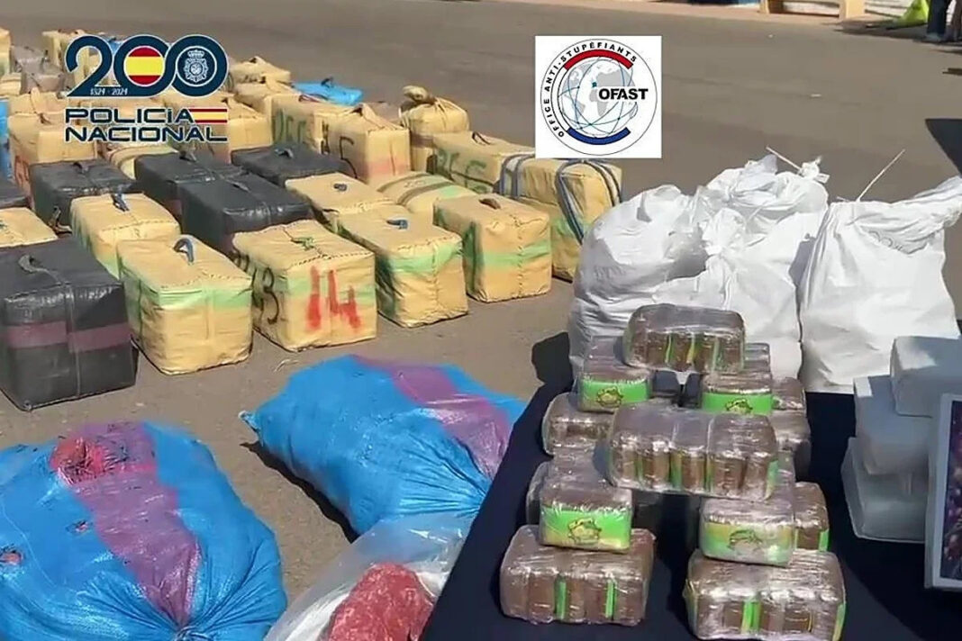 Seis años de prisión para cinco narcos magrebíes por intento de introducir 14 toneladas de hachís Seis años de prisión para cinco narcos magrebíes por intento de introducir 14 toneladas de hachís