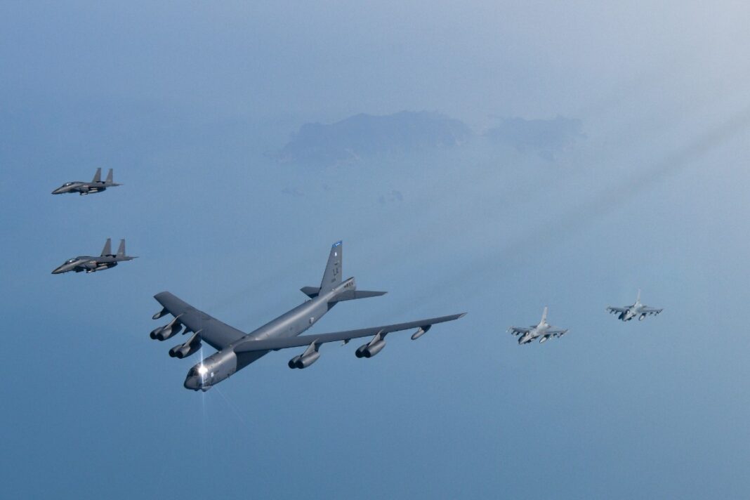 Ocho tripulantes fallecen tras el accidente de un bombardero B-52 en California Ocho tripulantes fallecen tras el accidente de un bombardero B-52 en California