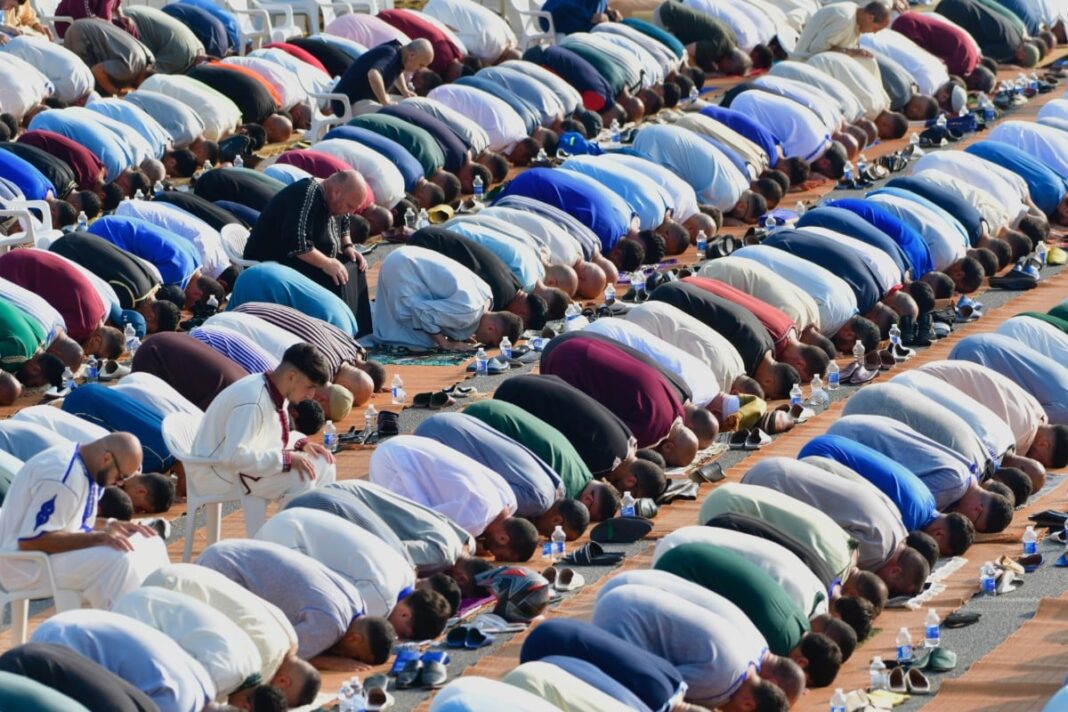La Comisión Islámica presiona para extender la asignatura de «Enseñanza Religiosa Islámica» a los más de 100.000 alumnos en Cataluña La Comisión Islámica presiona para extender la asignatura de «Enseñanza Religiosa Islámica» a los más de 100.000 alumnos en Cataluña