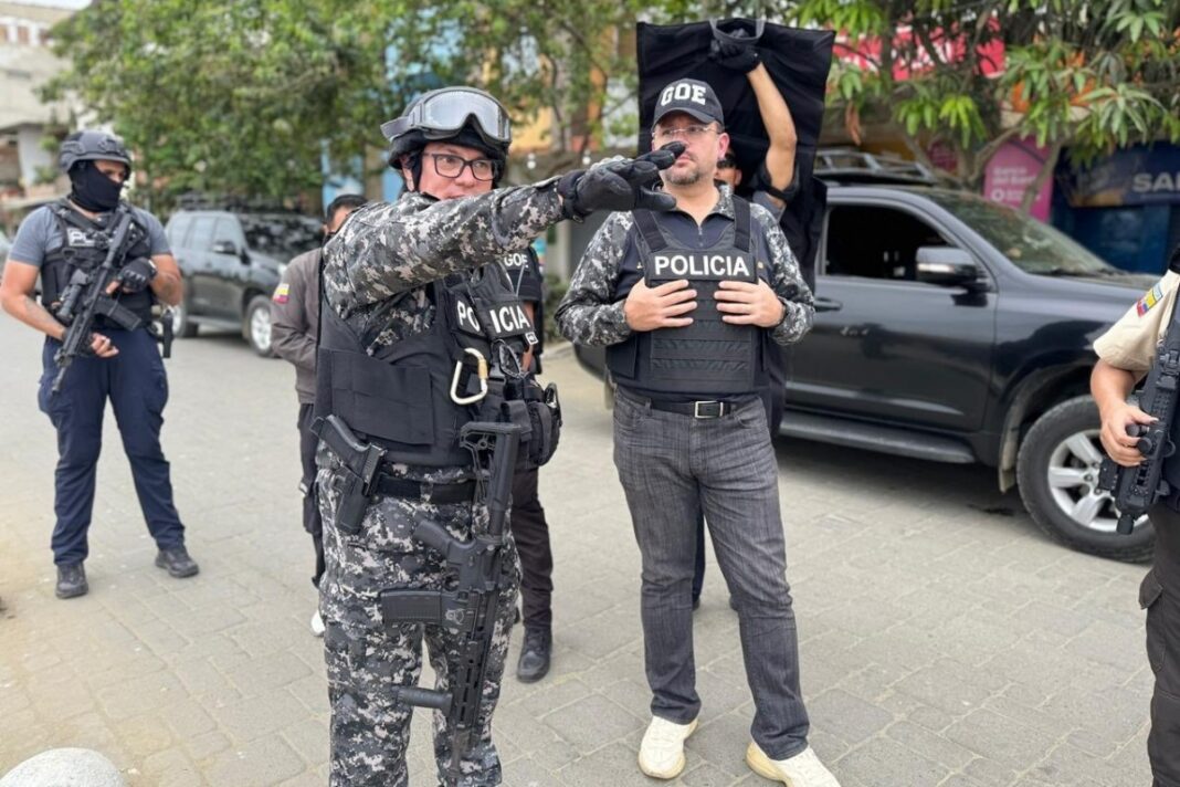 La Policía de Ecuador neutraliza al cabecilla de una banda criminal en un tiroteo en el Aeropuerto Internacional de Guayaquil La Policía de Ecuador neutraliza al cabecilla de una banda criminal en un tiroteo en el Aeropuerto Internacional de Guayaquil