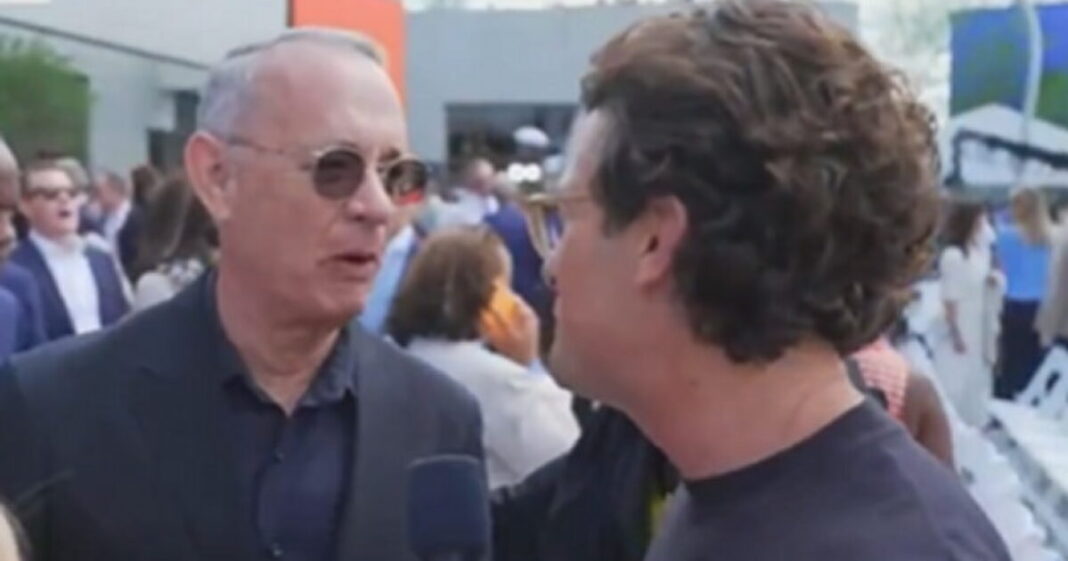 Tom Hanks menciona la audiencia de MSNBC en una entrevista en vivo Tom Hanks menciona la audiencia de MSNBC en una entrevista en vivo